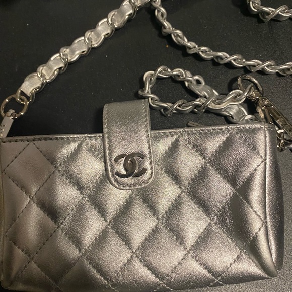 Chanel authentic o phone holder - Picture 4 of 9